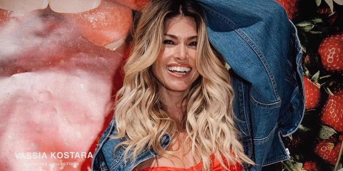 Η Βάσια Κωσταρά υιοθέτησε το πιο ωραίο μανικιούρ της άνοιξης -τελεία και παύλα