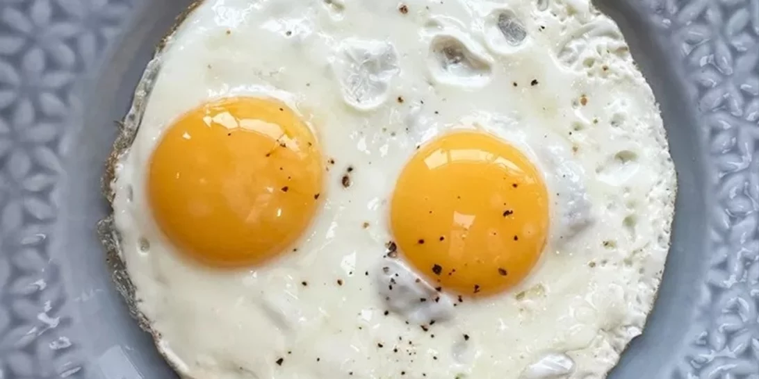 Ανατροπή στα δεδομένα | 2 αυγά την ημέρα ΔΕΝ αυξάνουν την κακή χοληστερόλη τελικά, λέει νέα μελέτη