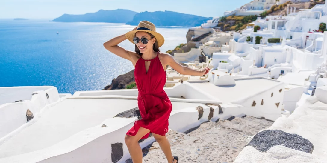 Guardian | Ο ελληνικός τουρισμός ανακάμπτει - Η απόφαση να ανοίξει νωρίτερα η περίοδος φαίνεται ότι απέδωσε