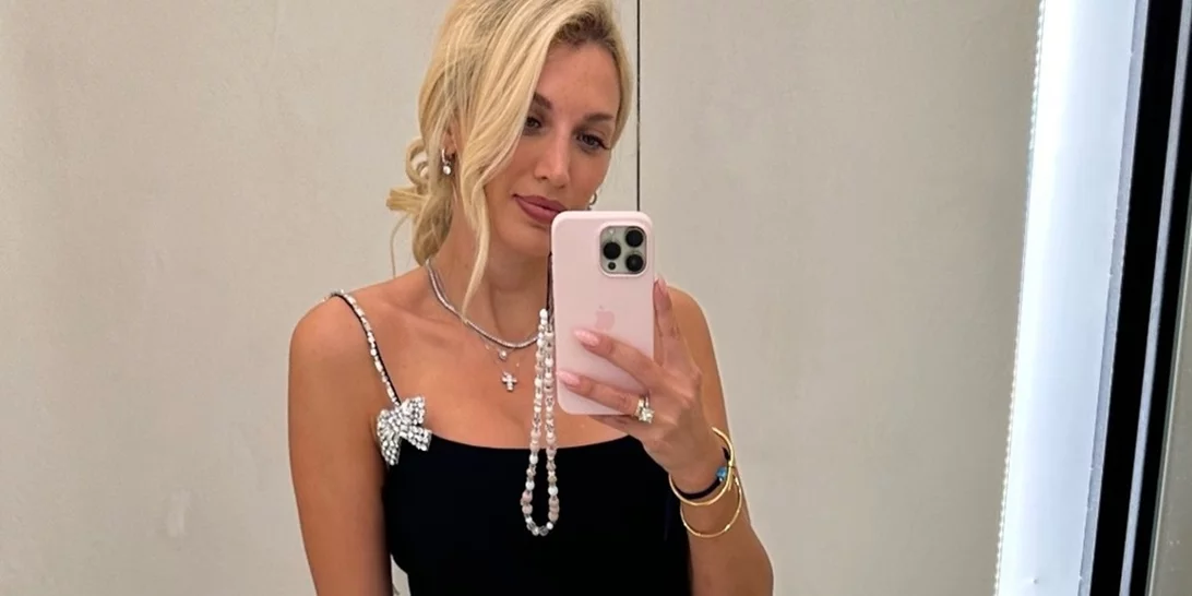 Η Κωνσταντίνα Σπυροπούλου με τον μικρό της γιο αγκαλιά