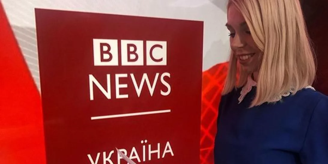 Η συγκλονιστική στιγμή που δημοσιογράφος βλέπει on air το βομβαρδισμένο σπίτι της