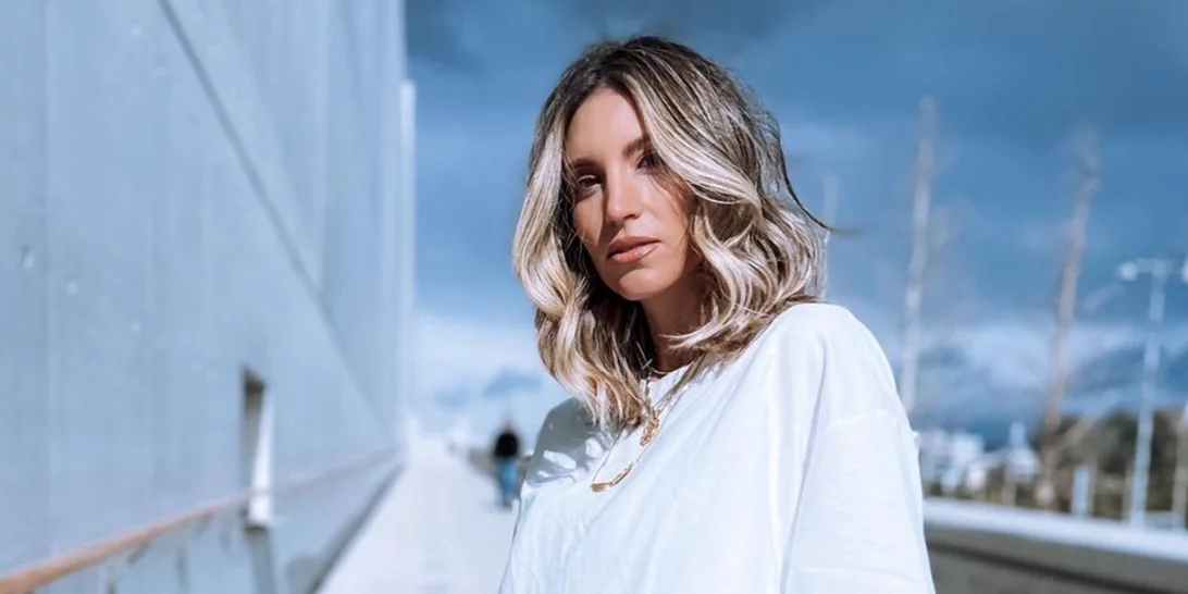 Mini φούστες | Πώς θα υιοθετήσεις την top τάση της άνοιξης σύμφωνα με την Αθηνά Οικονομάκου