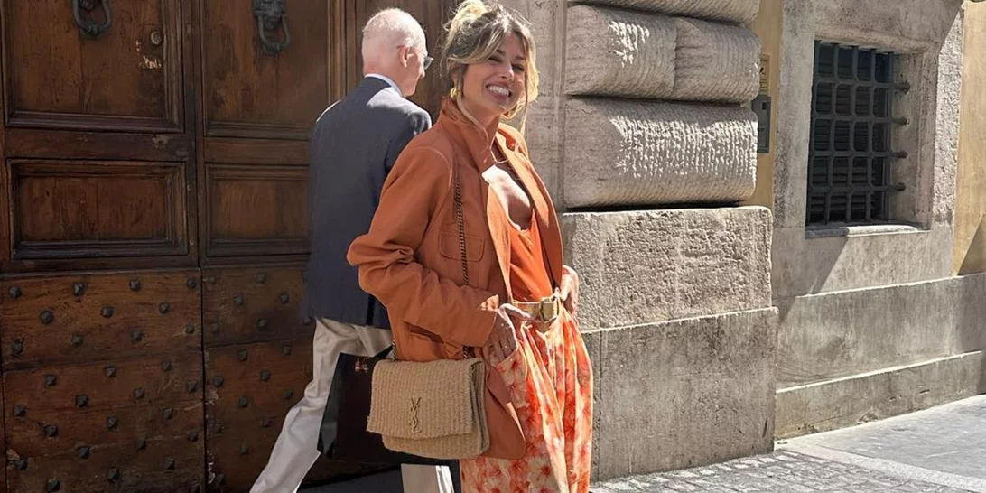 Η Βάσια Κωσταρά φόρεσε το μοναδικό πανωφόρι που χρειάζεσαι στη διάρκεια του καλοκαιριού