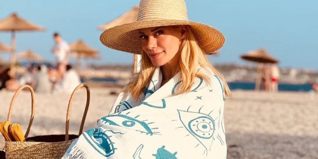 Ζέτα Μακρυπούλια| Ποζάρει ανέμελη στις διακοπές της χωρίς ίχνος μακιγιάζ