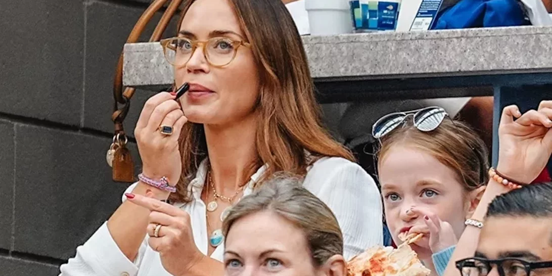 Emily Blunt | H ομοιότητα με τις κόρες της στην σπάνια οικογενειακή έξοδο