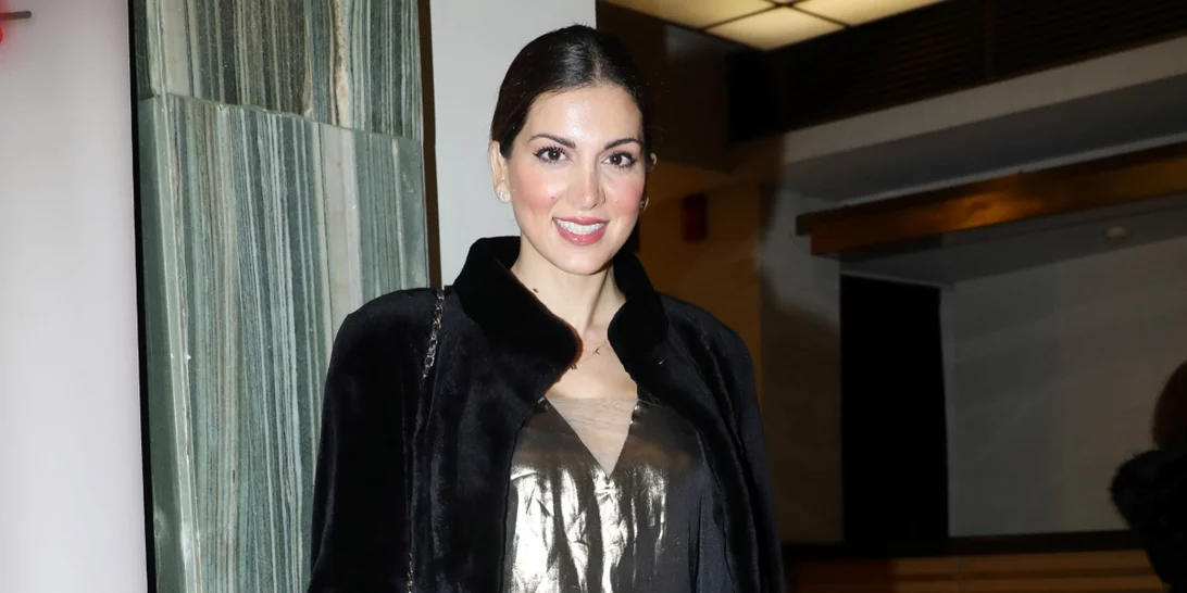 Βαρέθηκες το τζιν παντελόνι; To λευκό παντελόνι της Σταματίνας Τσιμτσιλή από Stradivarius είναι ιδανικό για την άνοιξη