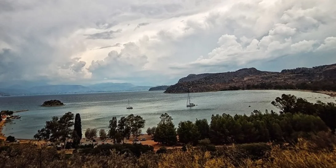 Αιθριος καιρός το Σάββατο με ήπιους ανέμους και λίγες νεφώσεις: Μικρή άνοδος της θερμοκρασίας