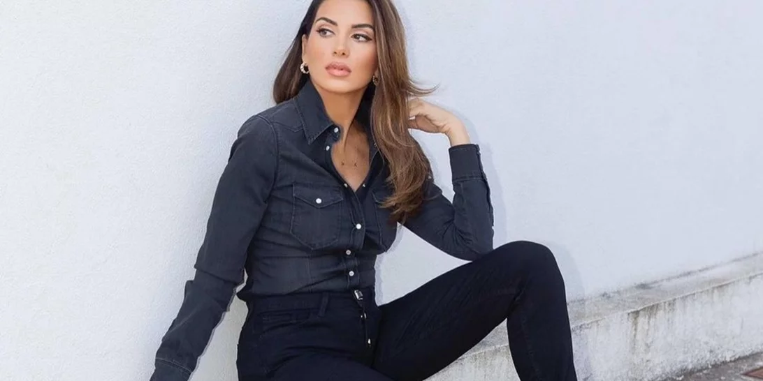 Σταματίνα Τσιμτσιλή | Οι 4 τρόποι που έχει επιλέξει να εντάξει στα φθινοπωρινά looks της μία leather φούστα