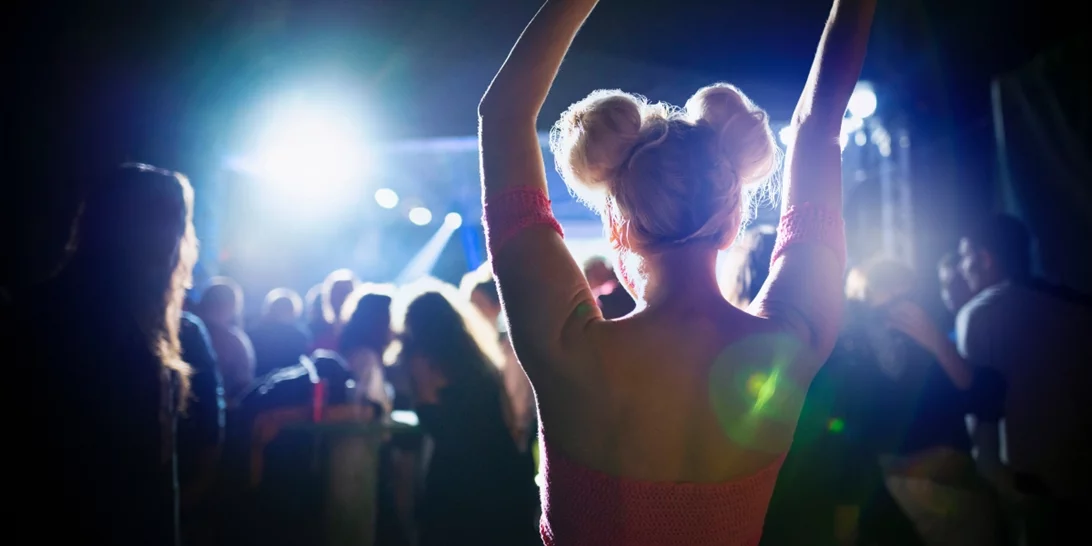 Τι θα φορούσες στο club αν το ημερολόγιο γύρναγε στις δεκαετίες του '70, ΄80 '90 και '00;