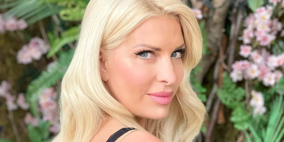 Ελένη Μενεγάκη | Βόλτα στο κέντρο της Αθήνας με την 8χρονη κόρη της, Μαρίνα