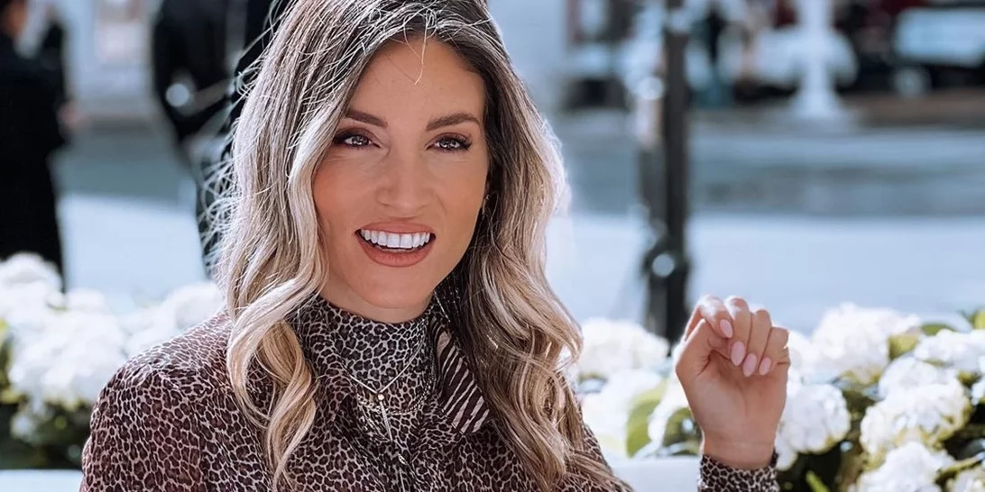 Η Αθηνά Οικονομάκου βρήκε το χτένισμα που "σώζει" κάθε bad hair day