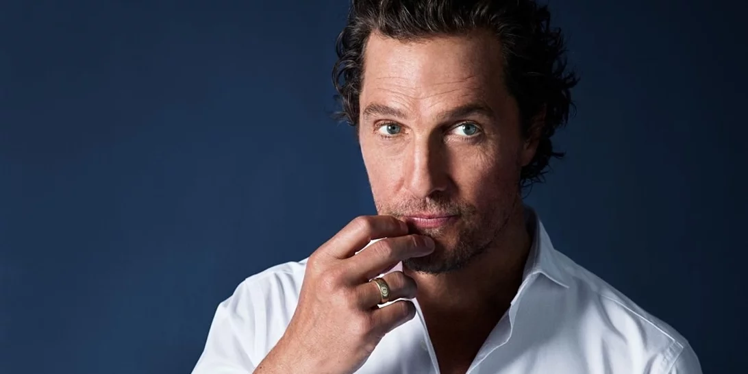 Στην Αντίπαρο ο Matthew McConaughey | H selfie με τον Σταύρο Σβήγκο