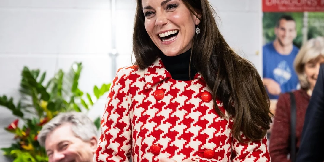 Θες πραγματικά να ξεχωρίζεις με την εμφάνισή σου; Το statement παλτό της Kate Middleton είναι ό,τι χρειάζεσαι