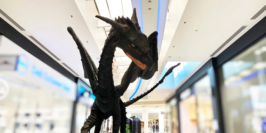 "Ο θρύλος των Δράκων ζωντανεύει" στο Mediterranean Cosmos μέσα από μία μοναδική έκθεση φαντασίας.