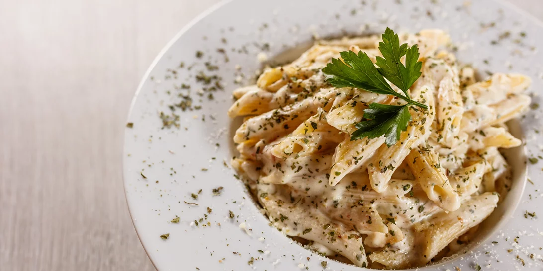 Η απόλυτη κρεμώδης μακαρονάδα με λαχανικά, χωρίς κρέμα γάλακτος