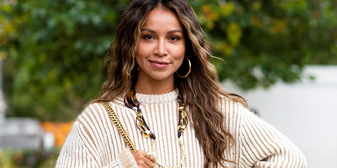 10 party-ready χτενίσματα που θα σε κάνουν να αγαπήσεις τα σγουρά μαλλιά σου