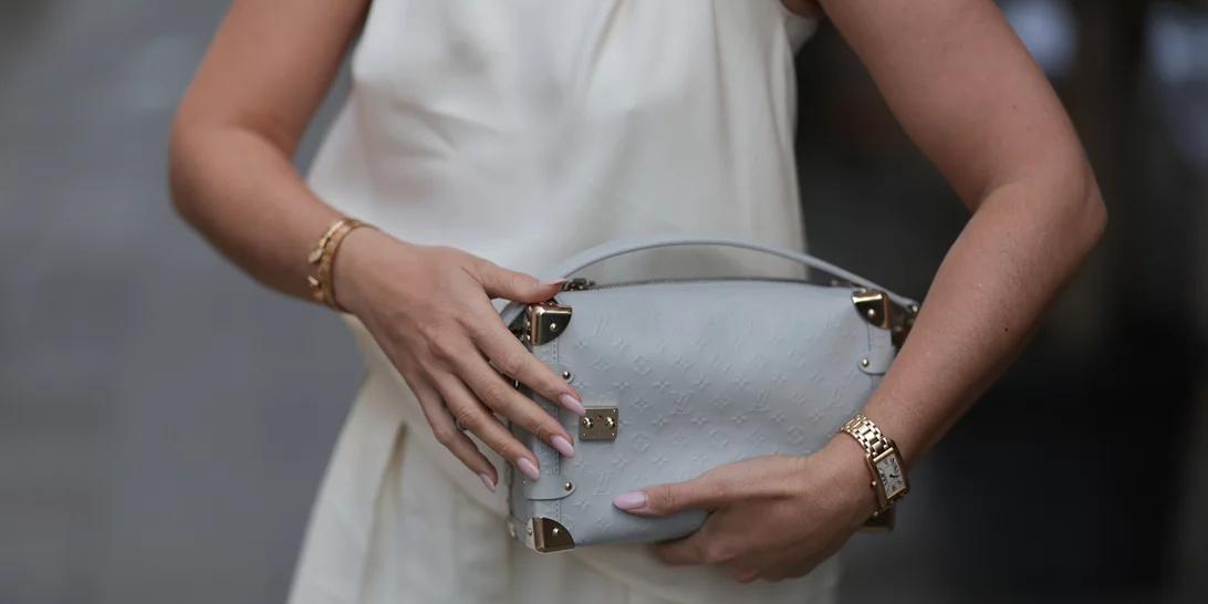 Ραντεβού για μανικιούρ πριν τις διακοπές; Τα μόνα 5 χρώματα που αξίζει να ζητήσεις