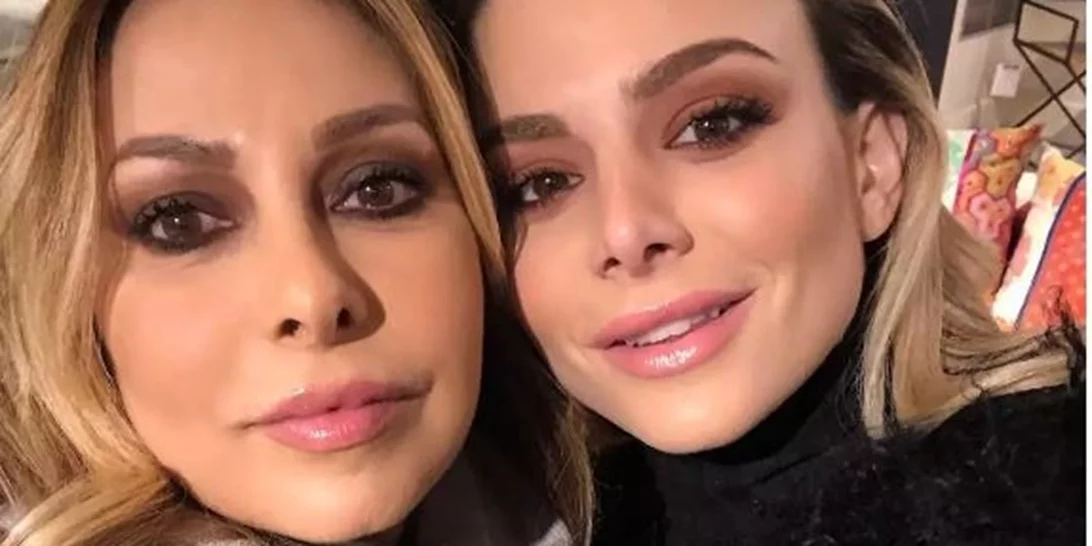 Ζόζεφιν | Η (πανέμορφη) μητέρα της την κακομαθαίνει