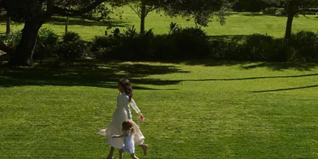 "Μαμά, θέλω να ντυθώ σαν πριγκίπισσα"- Η κόρη της Μeghan Markle, Lilibet, πάντως φοράει Zara και μπορείς εύκολα να της φτιάξεις ένα παρόμοιο look