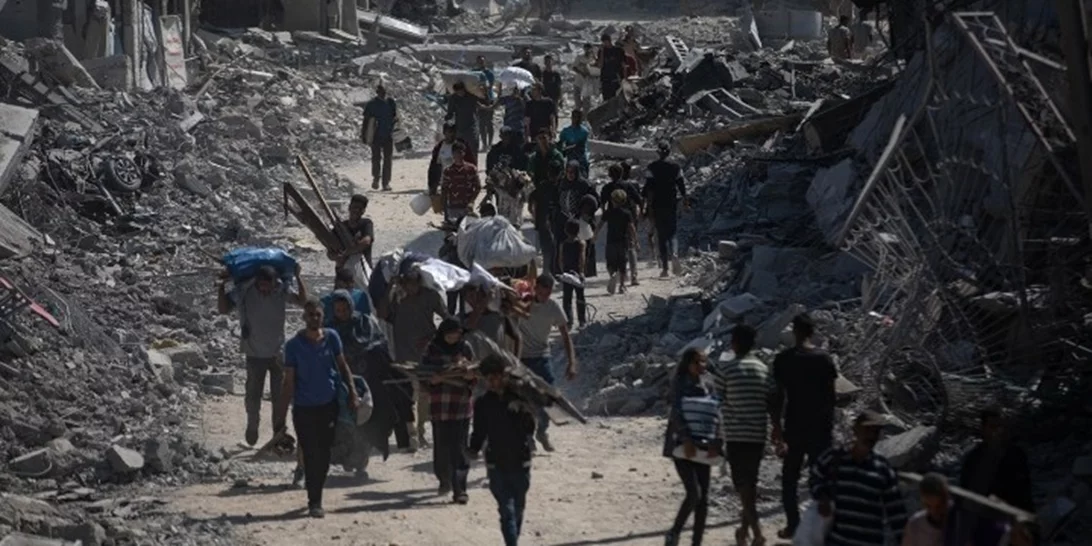 Γάζα: Χιλιάδες Παλαιστίνιοι επιστρέφουν στα σπίτια τους, με την εκεχειρία Ισραήλ - Χαμάς να τηρείται