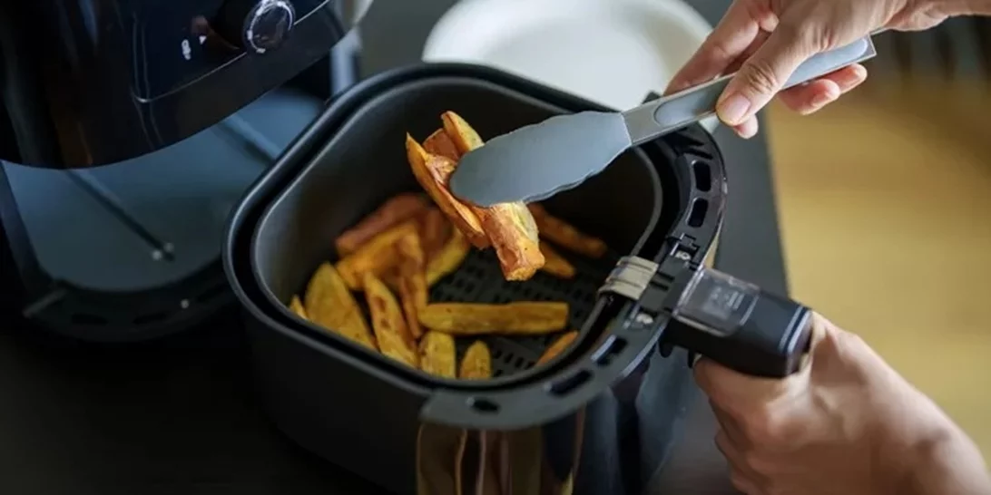 Ψήνεις σωστά στο air fryer; Το συχνό λάθος που βλάπτει την υγεία - Και πώς να προστατευτείς