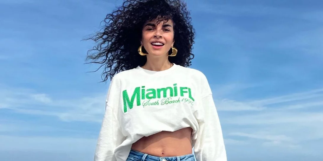 "Όταν δεν πας παραλία ενώ έχει καύσωνα... Μπαλκονάδα" | Η Μαρία Σολωμού ποζάρει με μαύρο μπικίνι