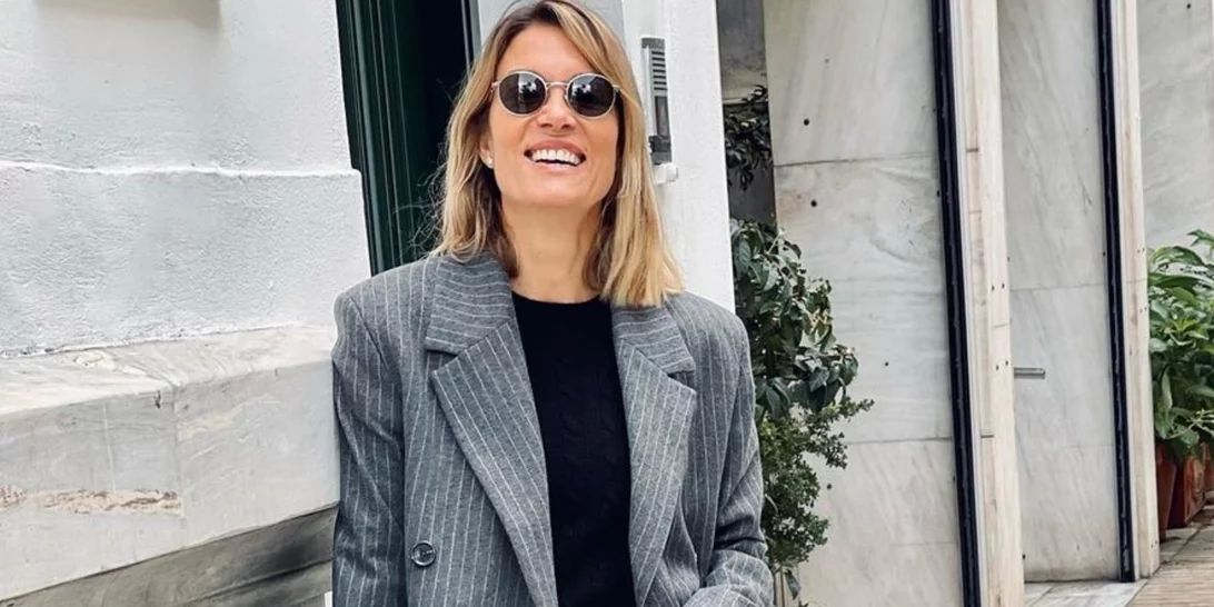 Πώς θα αναβαθμίσεις ένα casual σύνολο; Η Βίκυ Καγιά προτείνει τον πιο έξυπνο τρόπο
