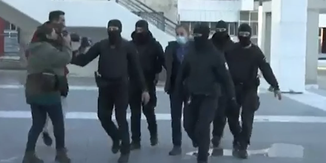 Ο Δημήτρης Λιγνάδης έφτασε στο δικαστήριο | Σήμερα καταθέτει ο πρώτος άνδρας που τον κατήγγειλε