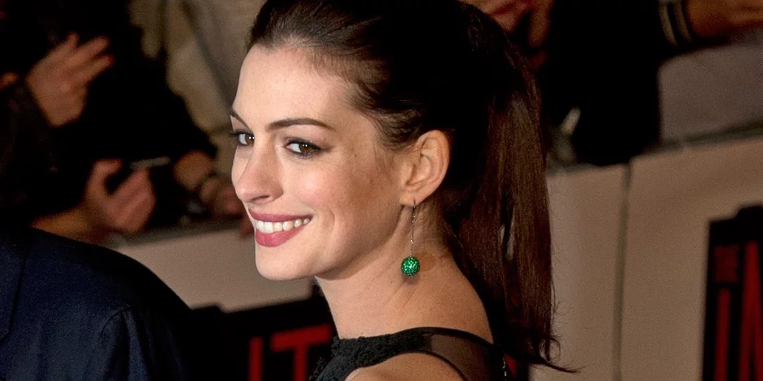 Η δημοσιογράφος που έχει γίνει "εφιάλτης" για τους αγενείς celebrities - Η συγγνώμη της Anne Hathaway