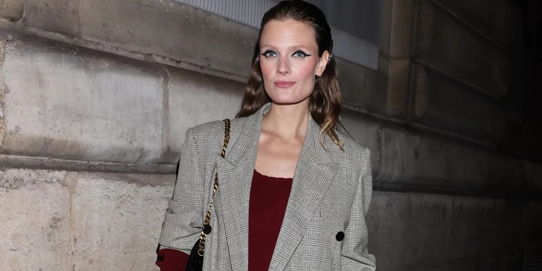 Μπορντό και γκρι | Πώς θα φορέσεις με στιλ τις δύο διάσημες αποχρώσεις της σεζόν