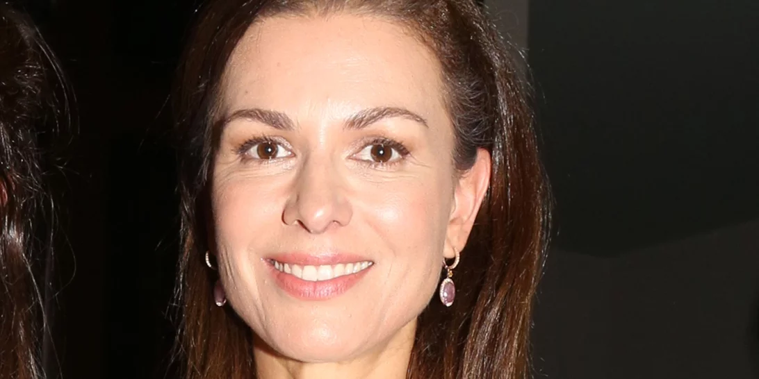 Η Τζίνα Αλιμόνου με ένα πουκάμισο από το Massimo Dutti που δεν πρέπει να λείπει από καμία γυναικεία γκαρνταρόμπα