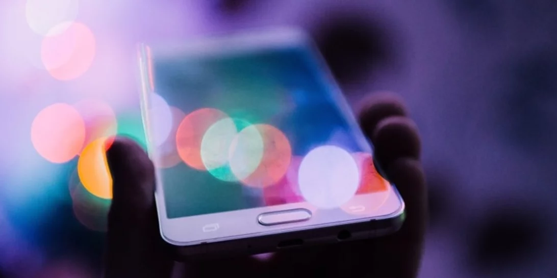 Ερχεται το "κουμπί πανικού" για τα θύματα ενδοοικογενειακής βίας - Πώς θα λειτουργεί η νέα εφαρμογή στο κινητό