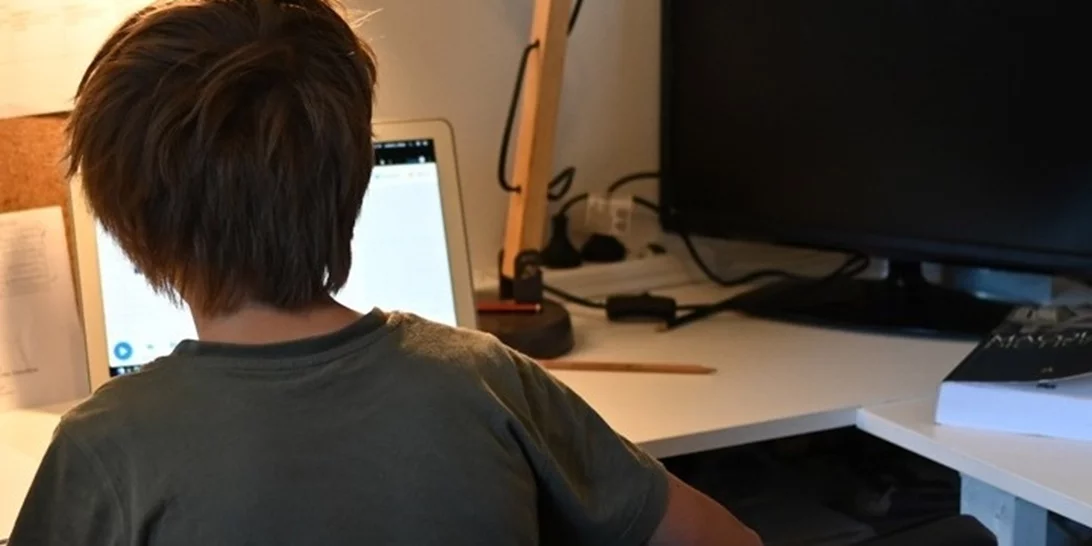 European Newsroom | Ιδιωτικότητα εναντίον προστασίας των παιδιών: Τα σχέδια της ΕΕ για "chat control", επιτήρηση των συνομιλιών στο Ίντερνετ, διαιρούν τα κράτη μέλη