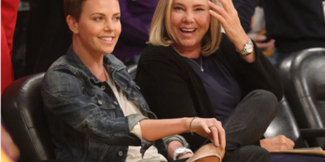 Charlize Theron | Η νέα φωτογραφία με τις κόρες της στα γενέθλια της μαμά της