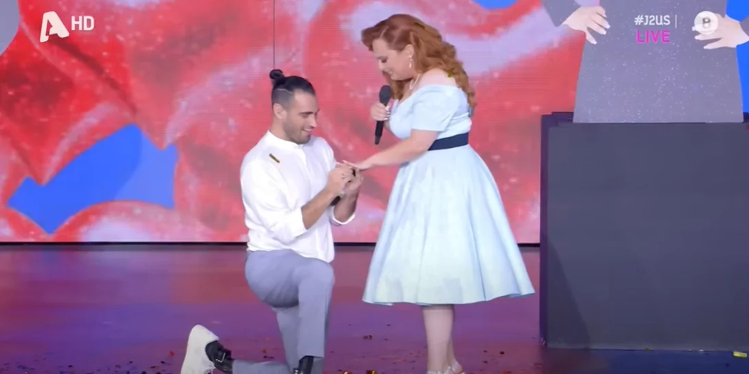 Ο Γιάννης Σεβδικαλής έκανε πρόταση γάμου στη Σοφία Κουρτίδου στον αέρα του "J2US"