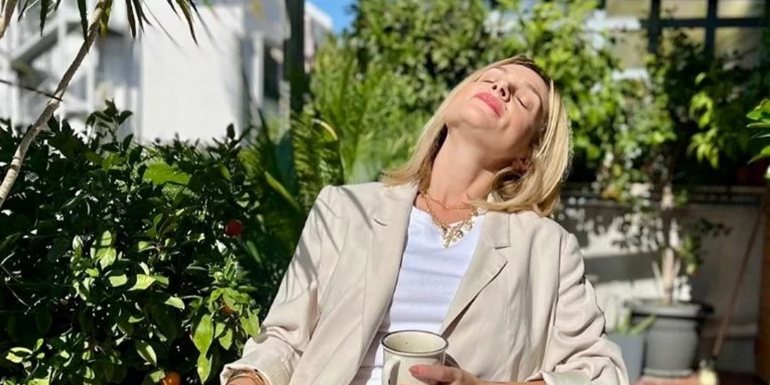 Ελεωνόρα Ζουγανέλη | Ο κήπος του σπιτιού της θα μπορούσε να είναι roof garden αθηναϊκού καφέ