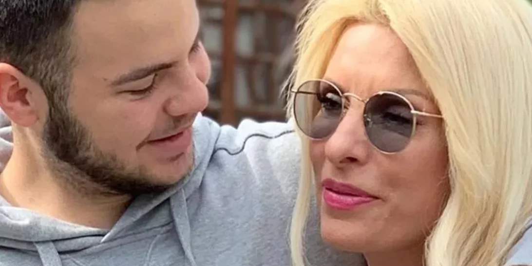 Άγγελος Λάτσιος | Οι οικογενειακές φωτογραφίες με τους γονείς και την αδερφή του, Λάουρα