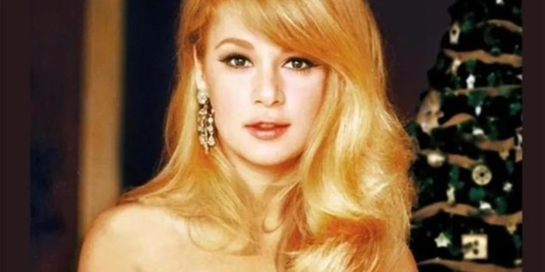 Τα θρυλικά ρούχα και αξεσουάρ που φορούσαν οι μεγάλες σταρ του παλιού ελληνικού κινηματογράφου