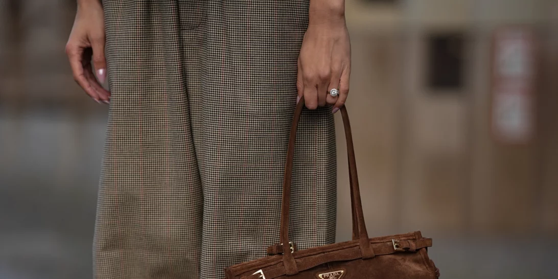 Chrome Tips | Η λαμπερή ανατροπή στο γαλλικό μανικιούρ που θα βλέπεις παντού φέτος τις γιορτές