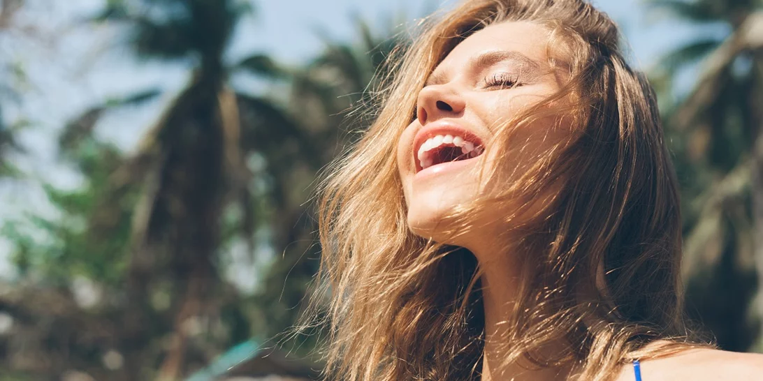 Ανακαλύψαμε τα προϊόντα περιποίησης μαλλιών που δεν θα αποχωρίζεσαι όλο το καλοκαίρι