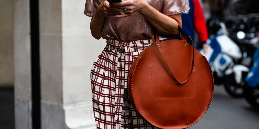 4 + 1 καλοκαιρινές τσάντες για την παραλία και τις εξόδους σου που θα φοράς και του χρόνου