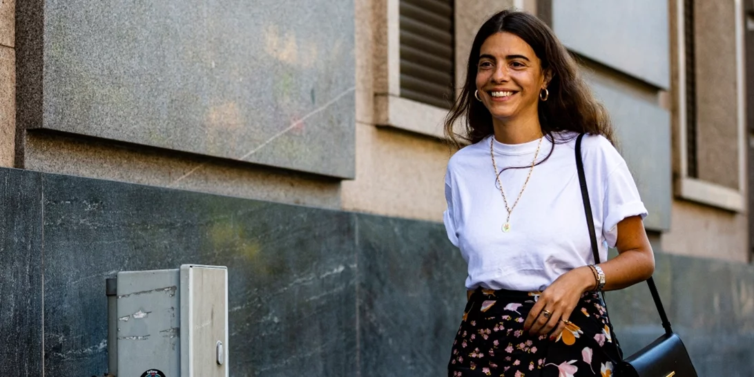 Χρειάζεσαι επειγόντως ένα T-shirt | Τα σχέδια και τα looks που φορούν οι fashionistas