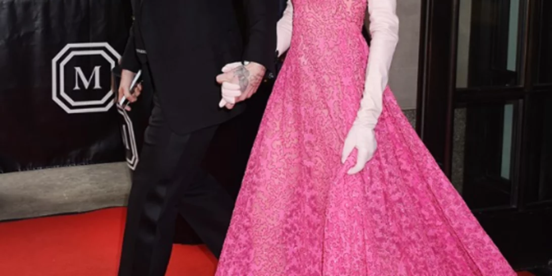 Brooklyn Beckham - Nicola Peltz | Η ρομαντική old Hollywood εμφάνιση του αρραβωνιασμένου ζευγαριού στο Met Gala