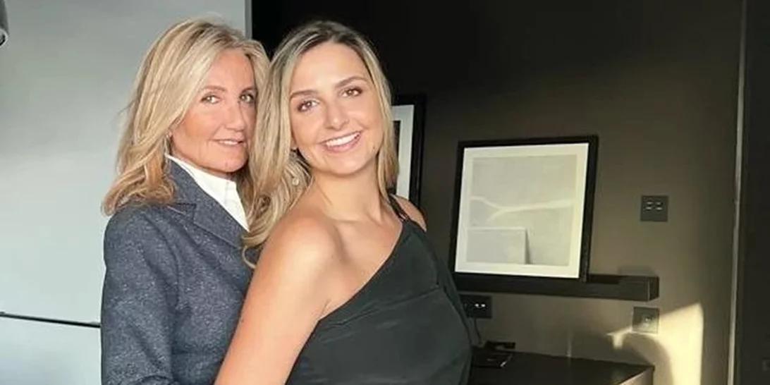 Η Σοφία Μητσοτάκη με cargo παντελόνι και τα παπούτσια που επέστρεψαν στη μόδα