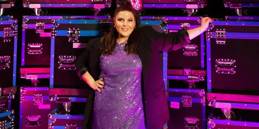 Η Δανάη Μπάρκα φόρεσε το ωραιότερο φόρεμα με παγιέτες για τις γιορτές | 5 φορέματα για να αντιγράψεις το look της