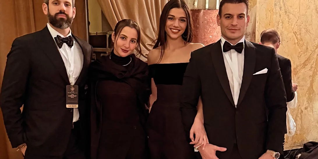 Η ωραία της βραδιάς δεν ήταν η Melania Trump | Η Μελίνα Νικολαΐδη με off shoulder τουαλέτα στην Ουάσινγκτον