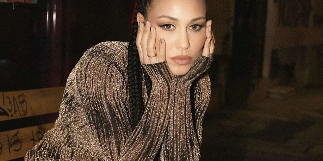 Κρυώνεις; Η Πηνελόπη Αναστασοπούλου έχει βρει την ιδανική λύση να παραμένει ζεστή