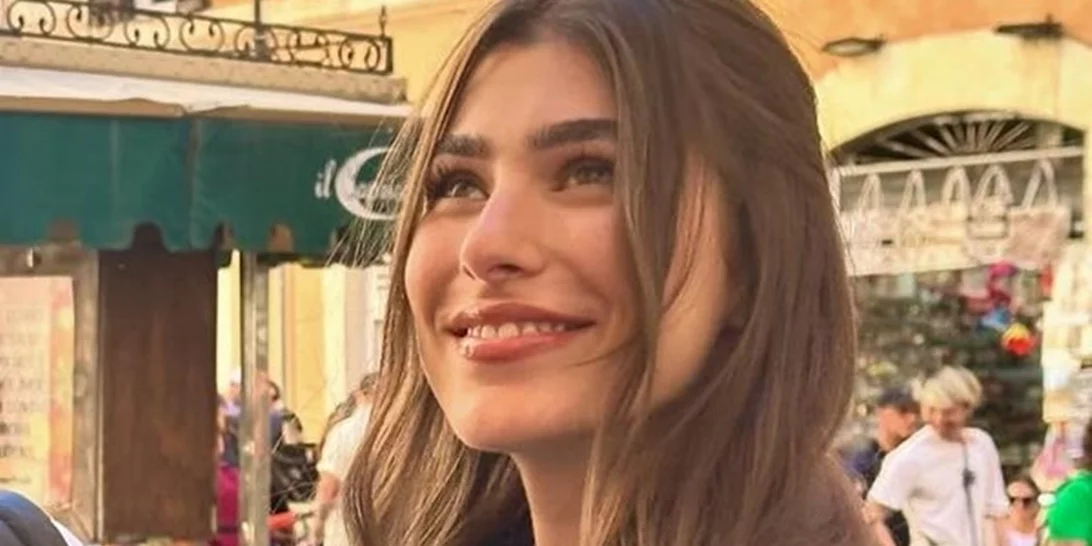 Το ρομαντικό ταξίδι της Χρύσας Μιχαλοπούλου στην Ρώμη | Το σέξι φόρεμα