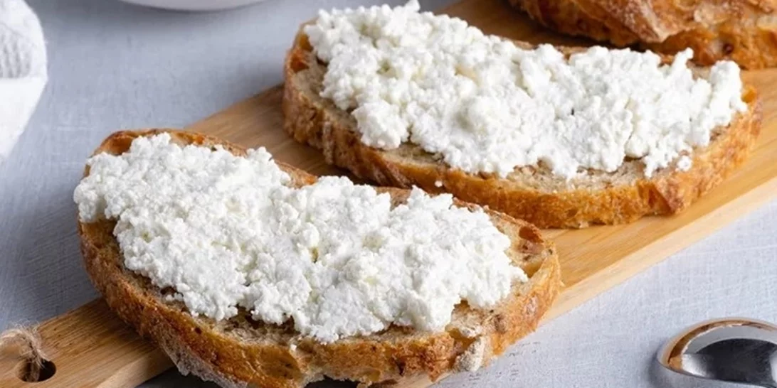 Τρως cottage cheese για πρωτεΐνη; Ξανασκέψου το – Δες ποιο τρόφιμο το ξεπερνά
