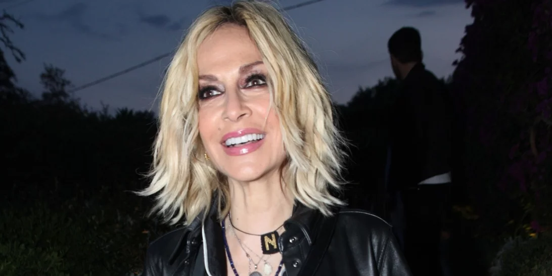 Η Άννα Βίσση τραγουδάει το "Ψυχεδέλεια" μαζί με τον 8χρονο εγγονό της, Νέστορα